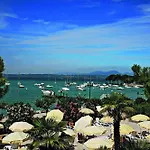 Du Et Bellevue 4*