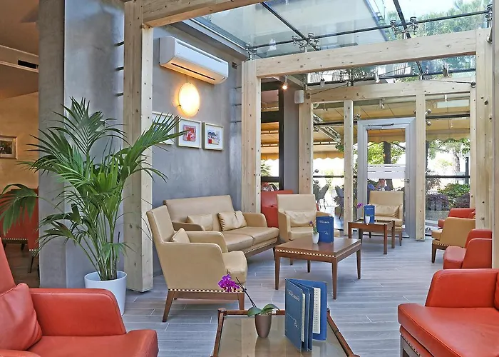 Du Et Bellevue 4*